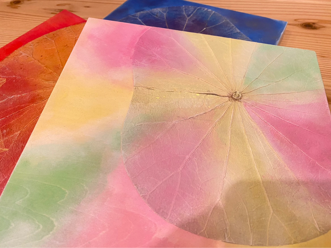 20Fȏ̒炨D݂̐FIтĂ܂B