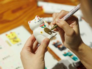 絵付け体験(写真は鈴猫)