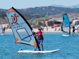 ウィンドサーフィン体験は小学生から大人まで誰でもできます!