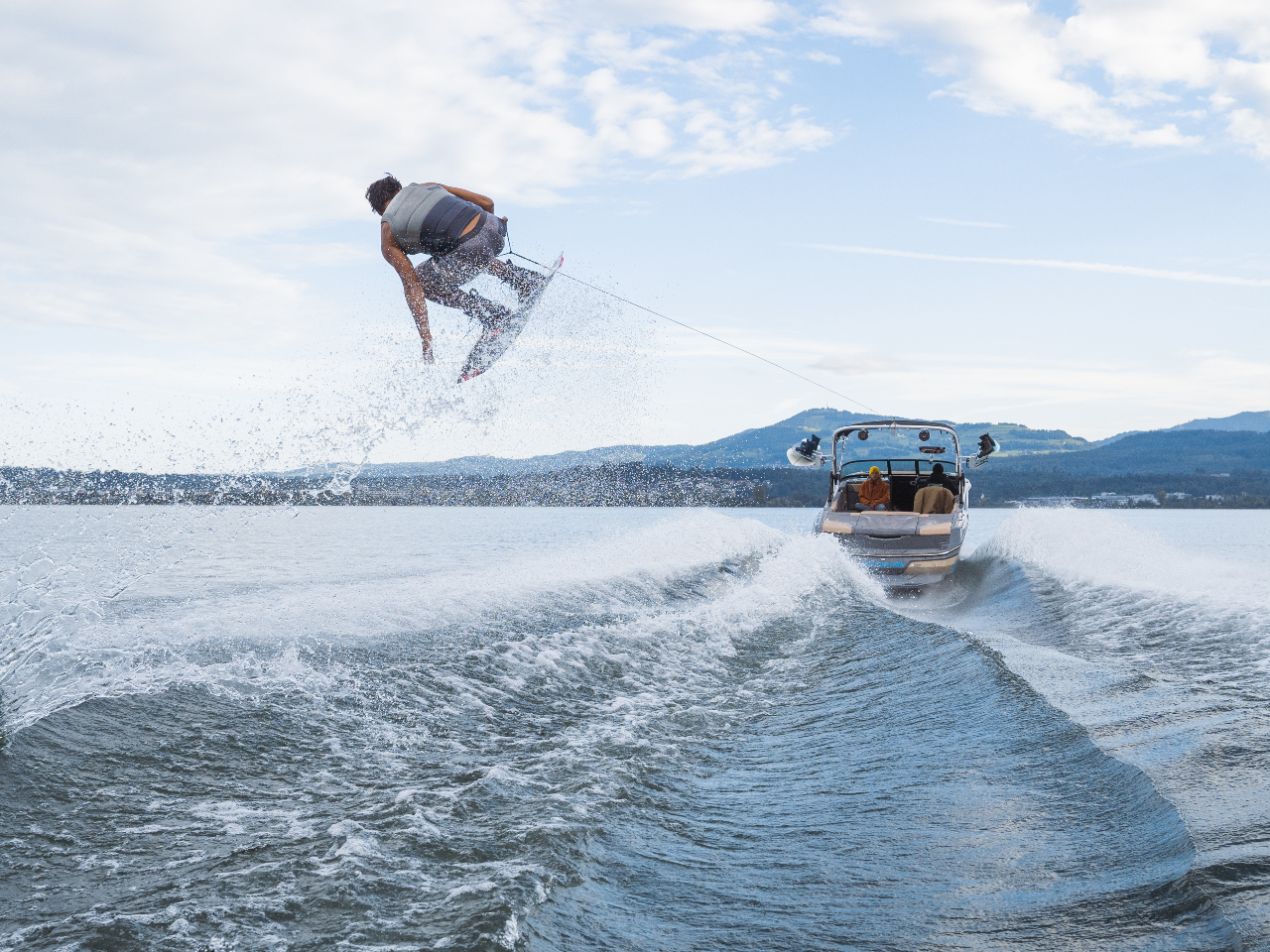 �E�F�C�N�{�[�h�̓O���[�v���ƂɑD�ɏ�荞��Ńv���C���܂��I�v���W���[�{�[�g��ݐ؂ł��܂��I����̃v�����Ƃ̑��������Q�B