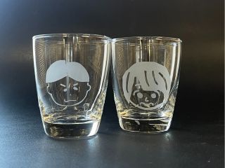 カップルでお互いの似顔絵をデザインした、世界に一つのペアグラスです。
