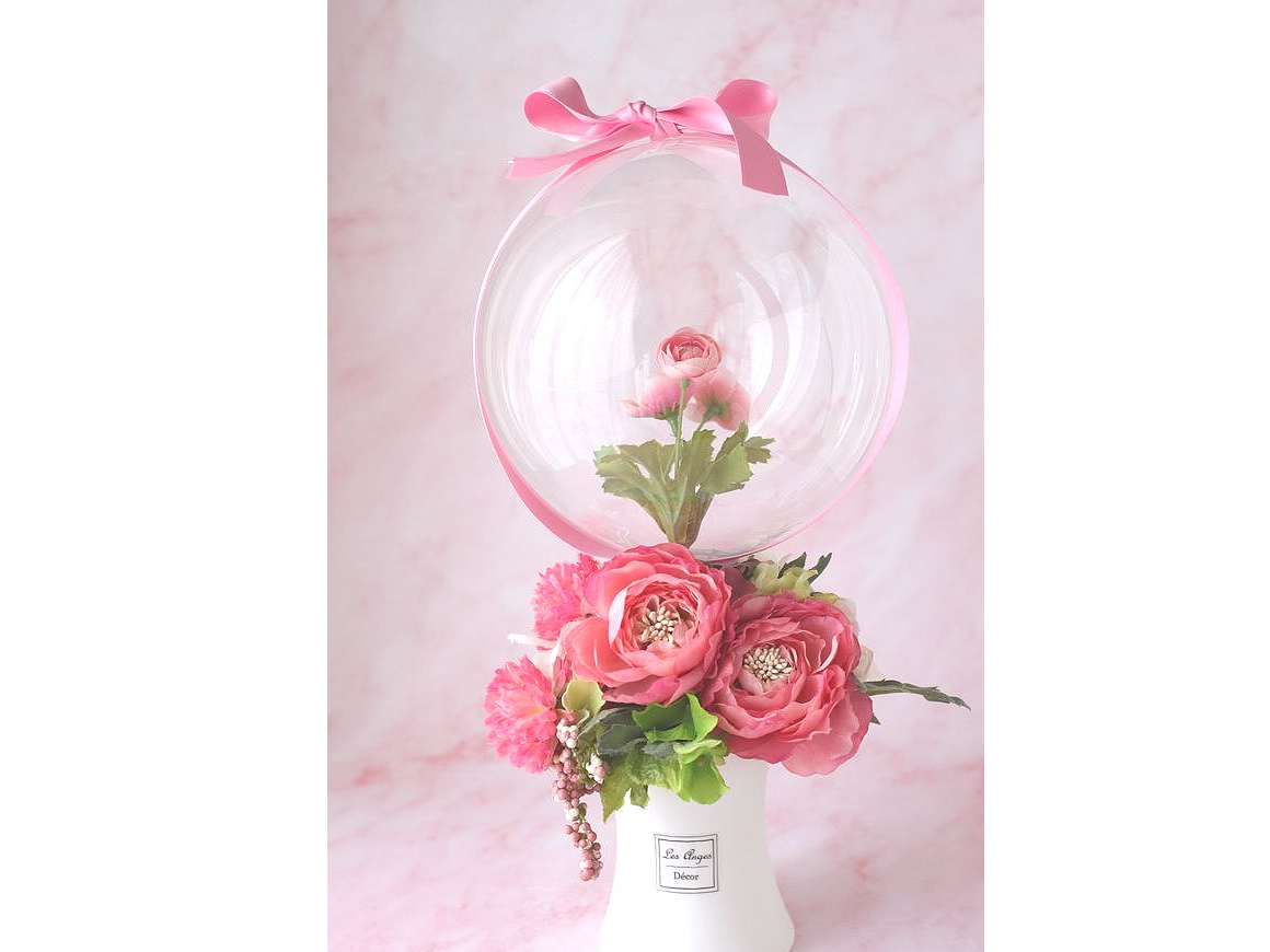 バルーンフラワーアレンジメント、ステップアップサンプルデザイン。お花はすべてアーティフィシャルフラワーです。こちらのタイプは7000円です。