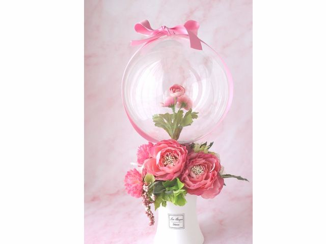 バルーンフラワーアレンジメント、ステップアップサンプルデザイン。お花はすべてアーティフィシャルフラワーです。