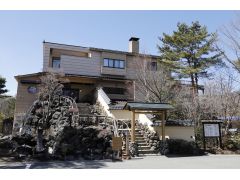 入口は2階になります