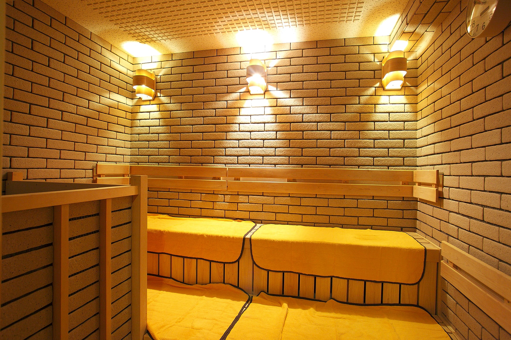 人気のサウナは90〜100℃、高温の蒸気が新陳代謝を促進します