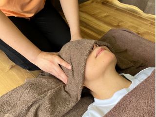 仕上げのヘッドツボ押しまで丁寧に行います。