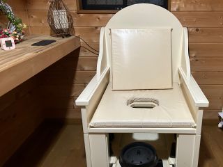 首から下をハーブたっぷりの水蒸気で蒸していきます。 ハーブ蒸し中は、読書や動画などで時間を過ごされる方が多いです。 是非ご持参ください♪