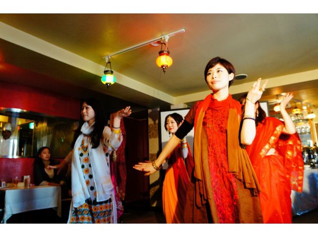 レストランのパーティーで楽しく踊りました♪