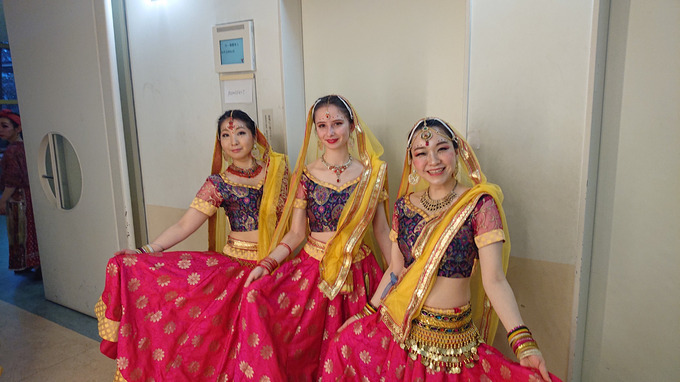 インドからのアーティスト達の演奏で踊りました♪