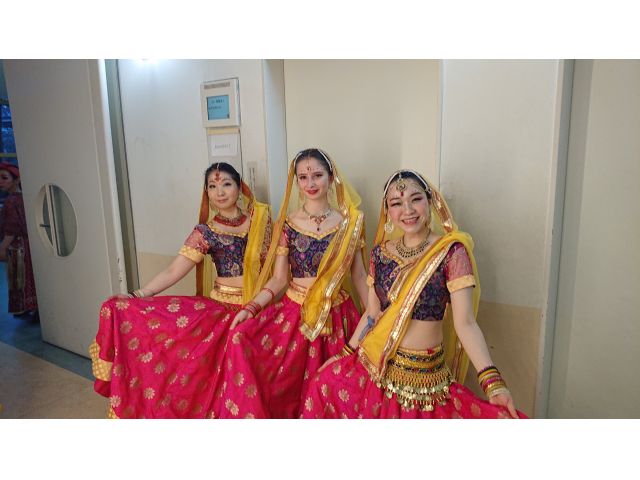 インドからのアーティスト達の演奏で踊りました♪