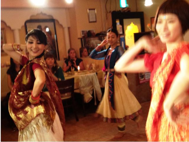 パーティーで楽しく踊りました♪