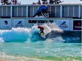 ウェーブプールにて