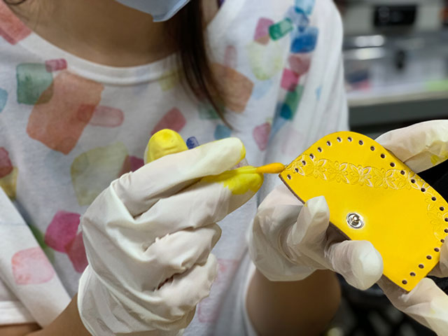 STEP2 お好みのカラーに染色します カラーでアイテムのイメージも変わります