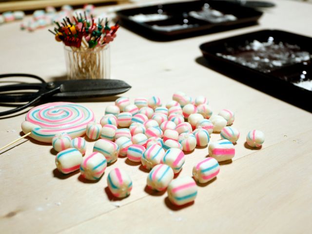 あめづくり体験 各時間1組貸切体験 創業350年の老舗御飴所で可愛い手毬あめ を作ろう Vコロナ対策実施中 ファミリー カップルにおすすめ 山屋御飴所 じゃらん遊び体験 あめづくり体験 各時間1組貸切体験 創業350年の老舗御飴所で可愛い手毬あめ を作ろう Vコロナ対策実施中 ファミリー カップルにおすすめ 山屋御飴所 じゃらん遊び体験