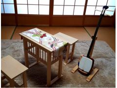 正座が苦手な方は、イスでの体験もできるので安心です。