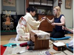 撥の持ち方から丁寧に指導いたします。