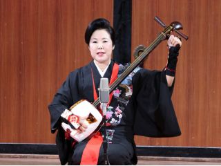 三味線 日本文化体験 お座敷遊びやお茶と和菓子付きのミニライブ 簡単和装で記念撮影も 三味線教室 音巡座 大阪教室 じゃらん遊び体験 三味線 日本文化体験 お座敷遊びやお茶と和菓子付きのミニライブ 簡単和装で記念撮影も 三味線教室 音巡座 大阪教室 じゃらん遊び体験