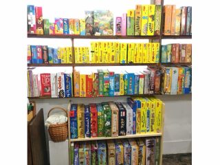 約300種類のボードゲームを取り揃えております♪