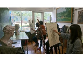 油絵やデッサン、パステル、水彩画など個々の相談に応じます。