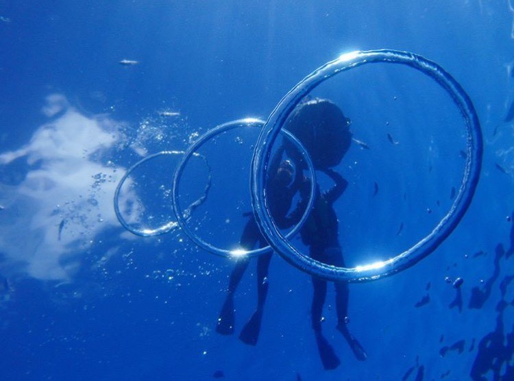 �o�u�������O�����z�I�ȕ��i�����邱�Ƃ��ł��邩����