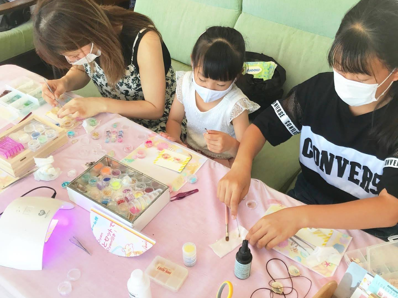 デコレーション風景です!慎重に慎重に〜。あなたは何色にされますか★?