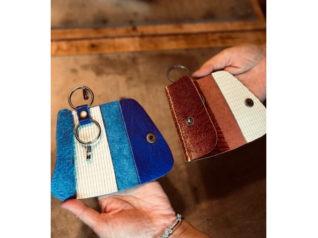 京町家 ものづくりの工房で 革小物作り体験 カラーはランダムです パスケース キーケース コイン カードケースをお選びいただけます 丸手印靴工房 御池店 じゃらん遊び体験 京町家 ものづくりの工房で 革小物作り体験 カラーはランダムです パスケース キーケース コイン カードケースをお選びいただけます 丸手印靴工房 御池店 じゃらん遊び体験