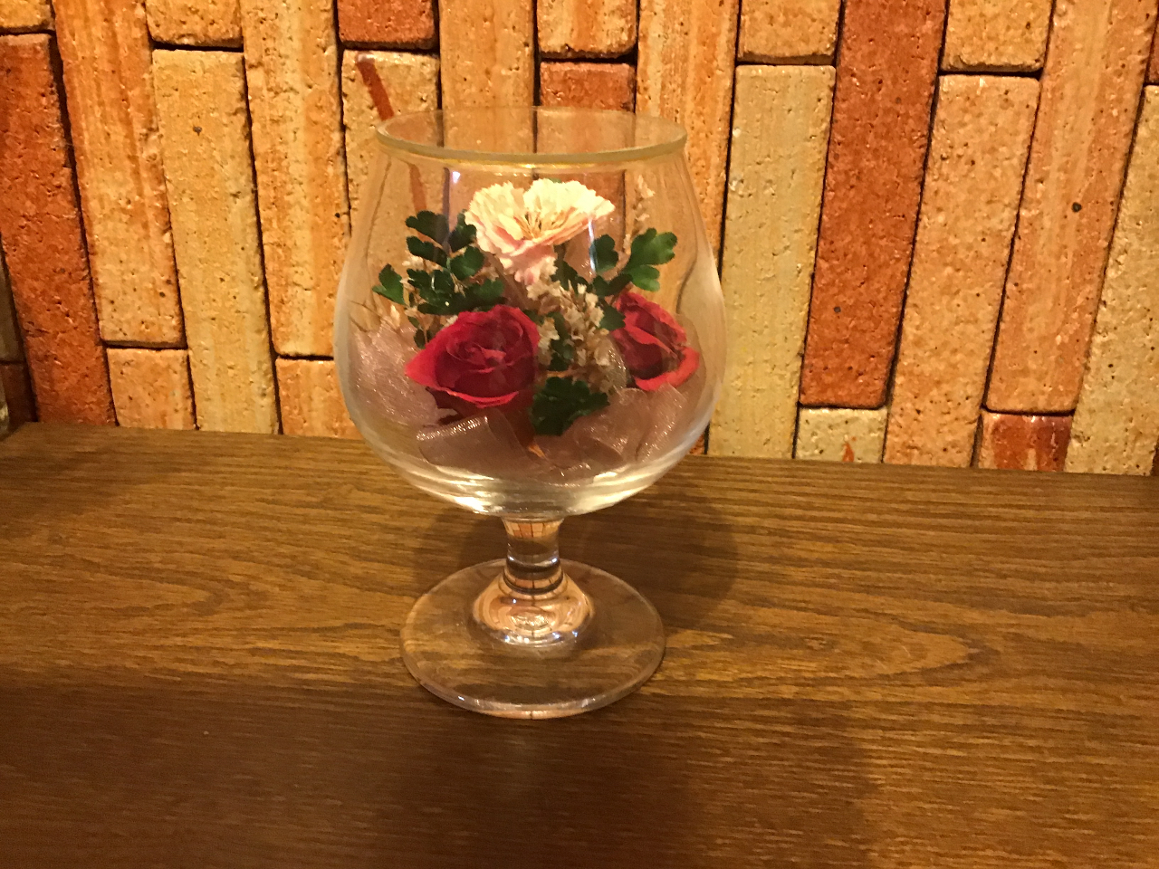 KX{g̒ɃhCɂԁA[t𕕂߂iłBy߂܂B