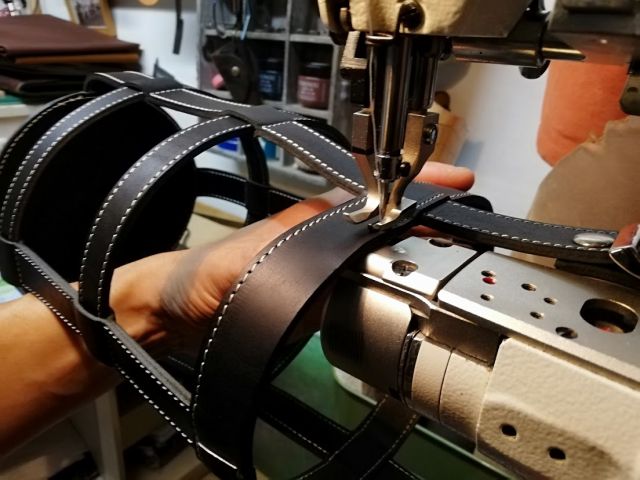 革工房の見学も可能です!