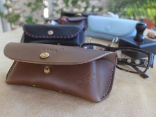 ご自分のお名前を刻印して...オリジナル手縫いメガネケースの完成です!