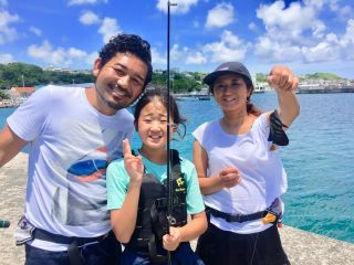 堤防からのシンプルな五目釣りです。船酔いの心配もありません。釣り糸を垂れて、ゆったりと流れる島の時間に身をゆだねてください。