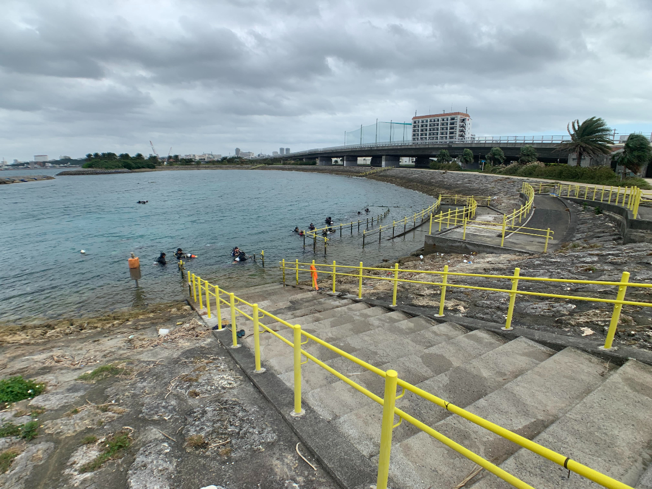 �Ǘ����ꂽ�_�C�r���O�{�݂ɂĊJ�ÁB�G���g���[�͊K�i�ň��S�ł炭����B