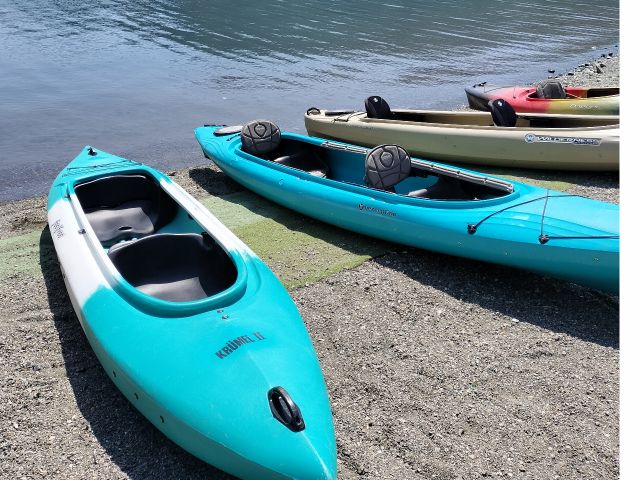 使用するカヤックは安定感抜群のモデルとなります