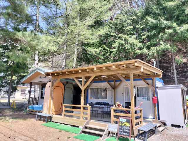 福住キャンプ場前の店舗です