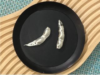 本物の枝豆から型をとったメタル枝豆!