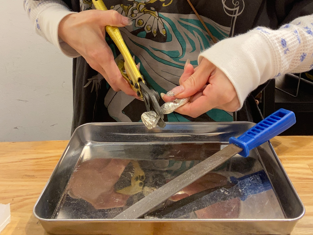 不要な部分をカットして、ヤスリで削ります