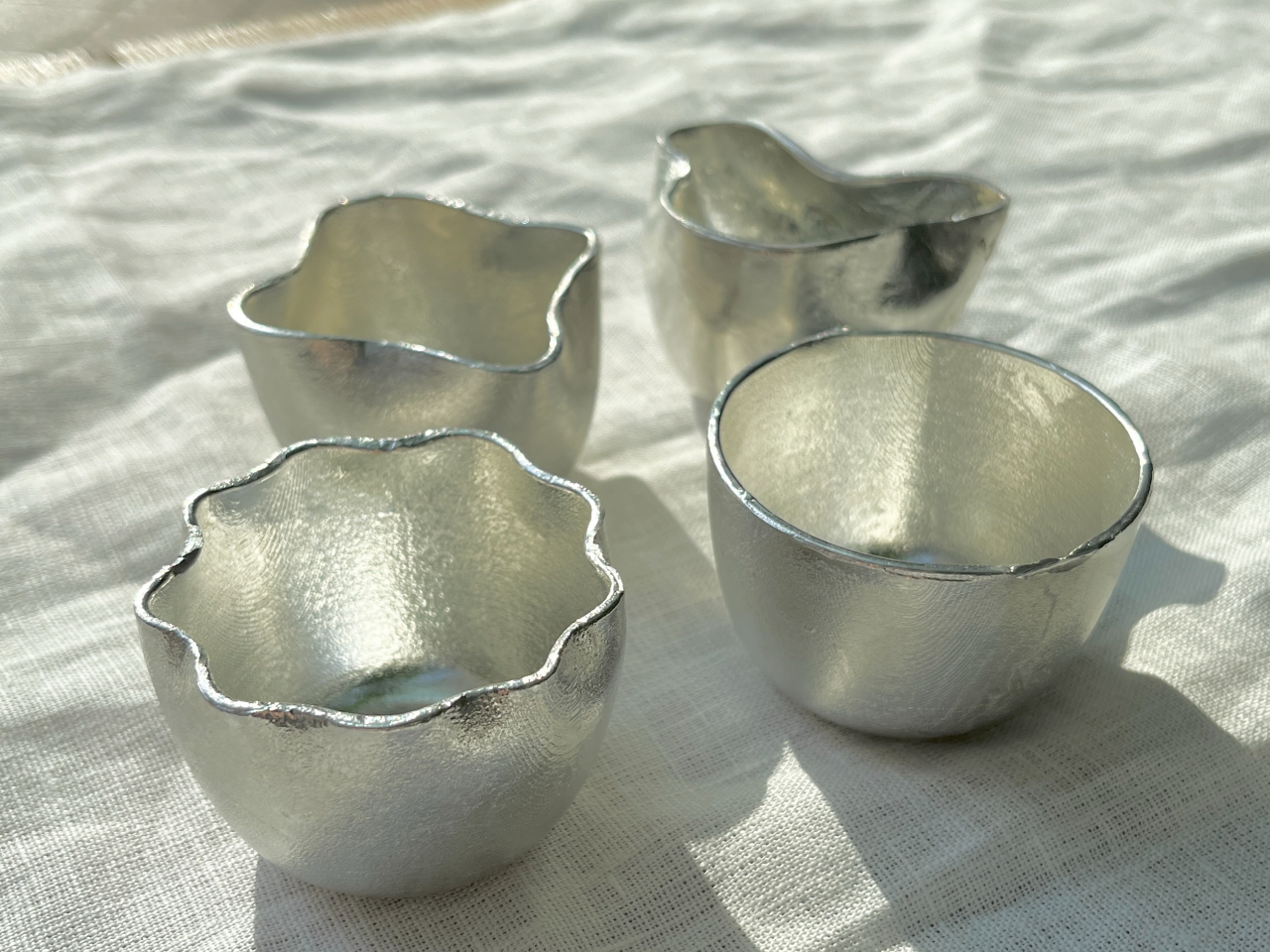 シンプルな丸いぐい呑み型!錫は柔らかいのでお好きな飲み口に曲げることも可能です!