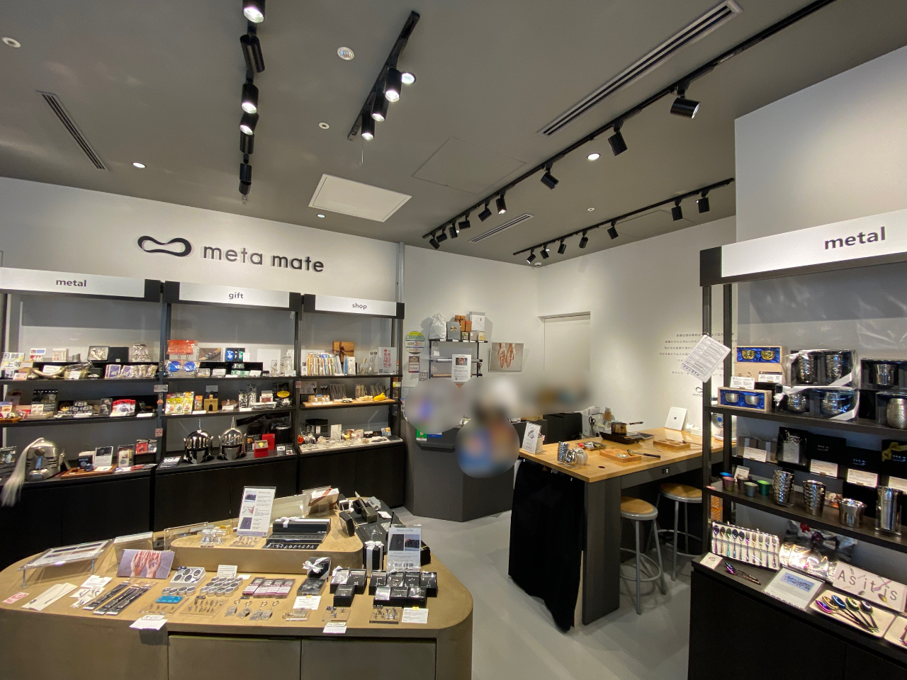 ワークショップは雑貨コーナーの奥で行います!