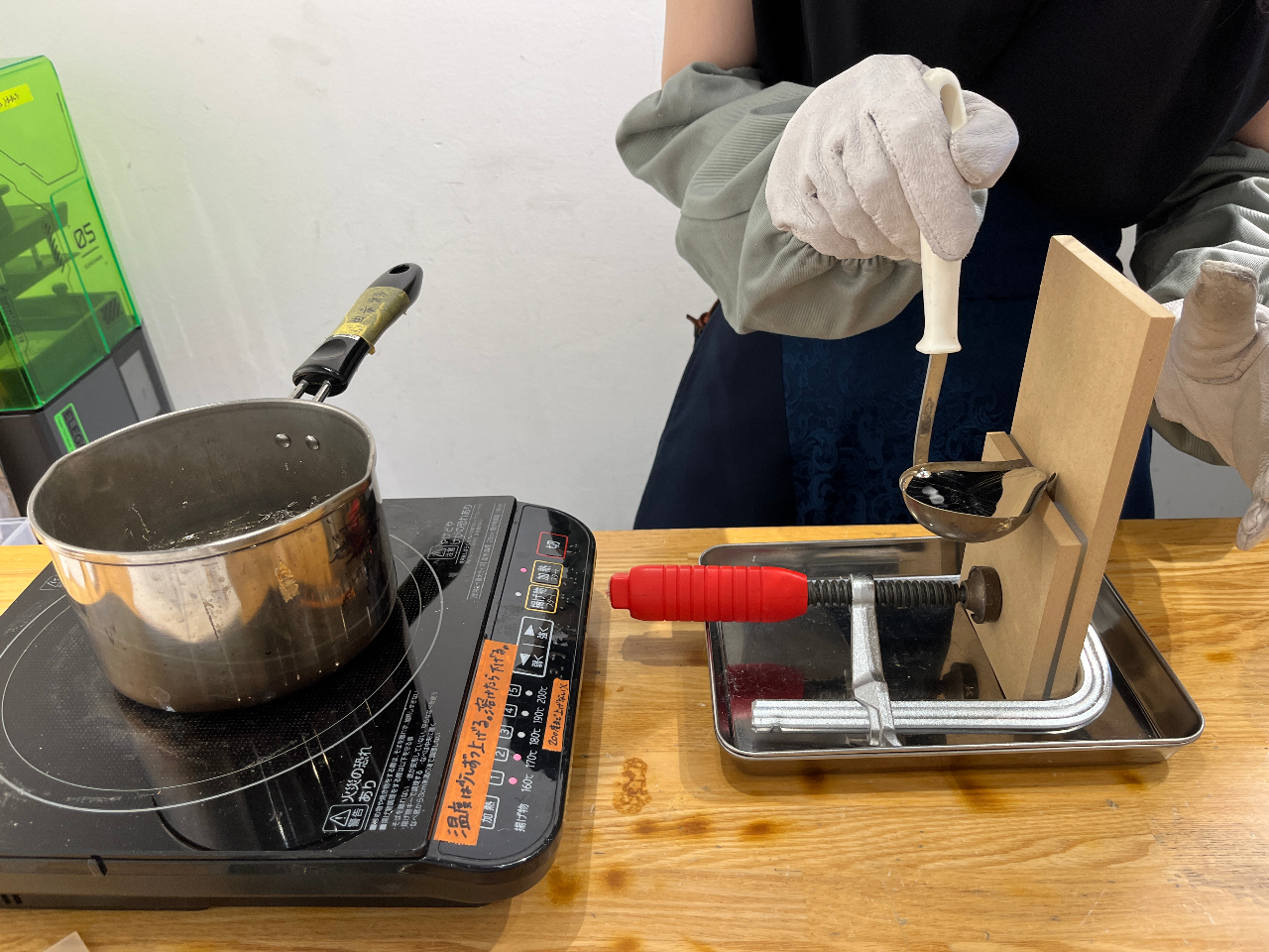 ���M�̌^�Ɏ��𗬂����݂܂�