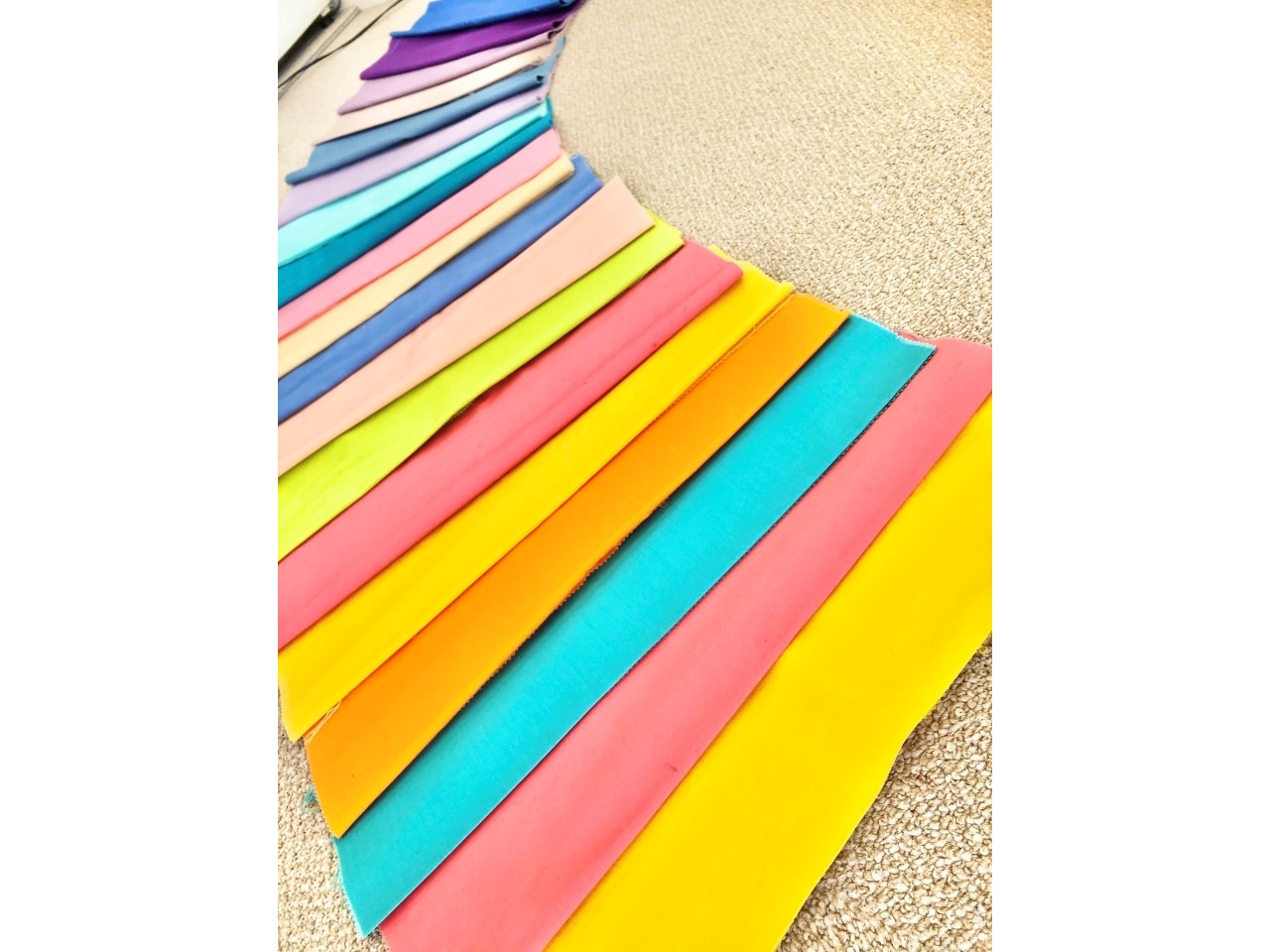 x[XV[Yɂ炸AFׂ̓mFǍʂɁuFƌ`̕v|킹邱ƂŎfUCR[fBlCg܂Ŕ܂