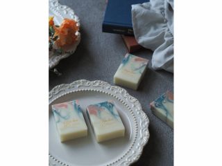 一番搾り椿油と繭の石けん