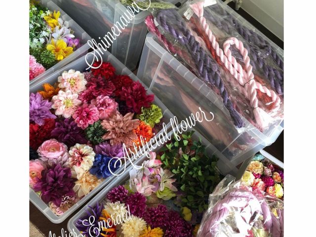 カラーしめ縄の色や花材が豊富