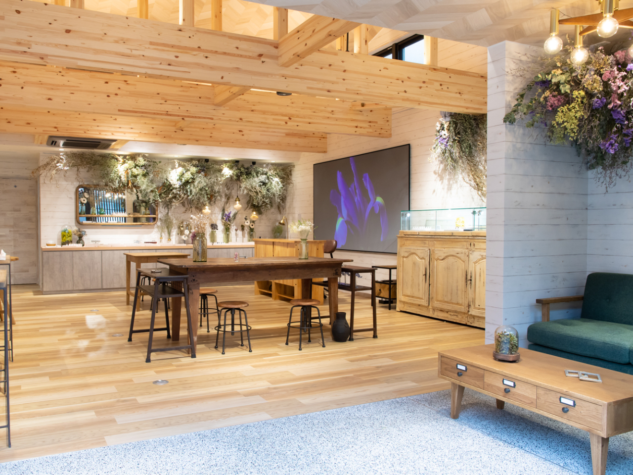 ̗ؑD͋C̓XŎwւÂ̌ƁALO̎ʐ^Bey݂܂B