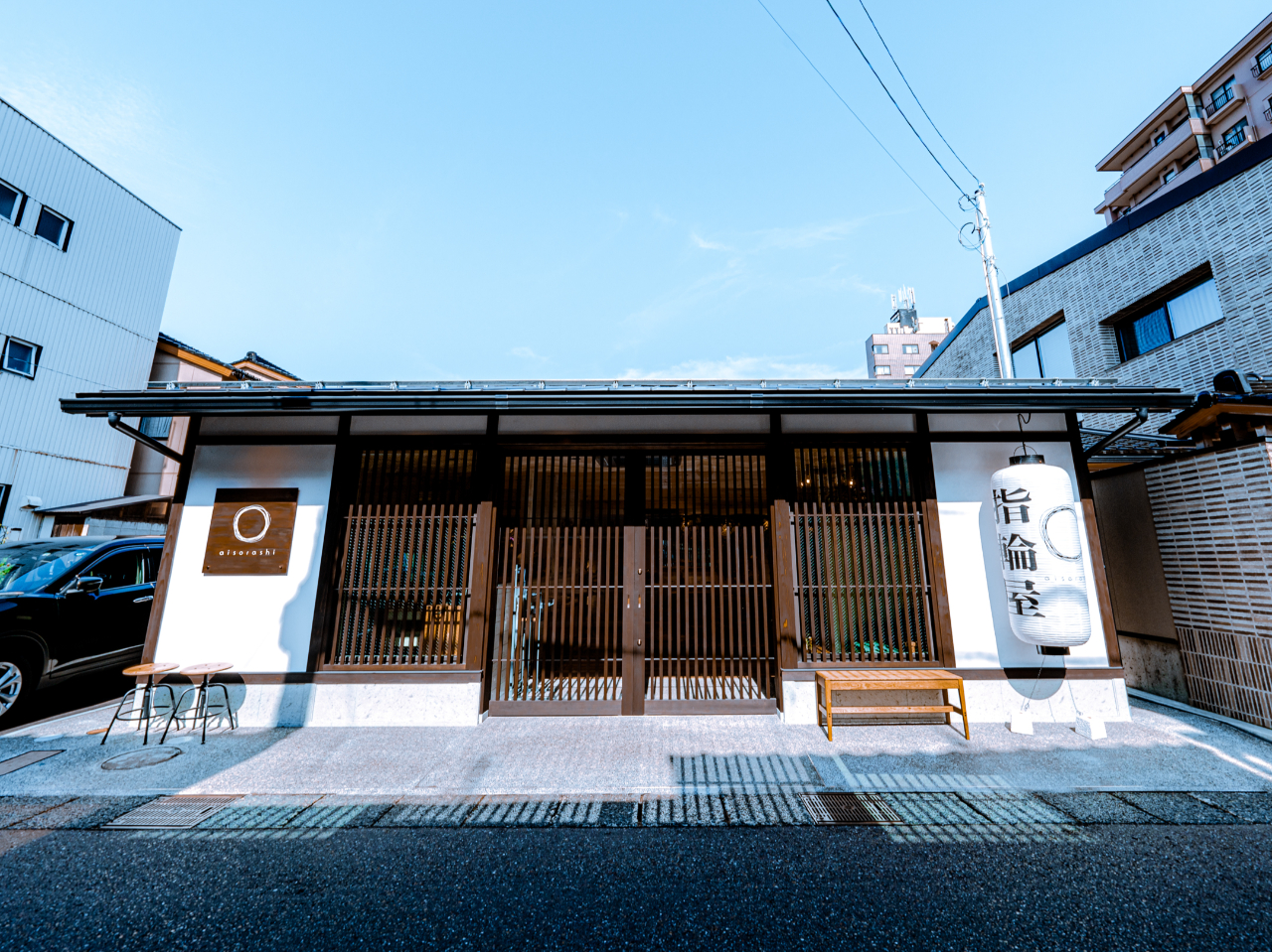 ひがし茶屋街に溶け込む町家づくりのお店がフォトジェニック。