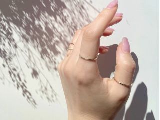 叩いて作る指輪の模様は世界で一つだけの1点もの。