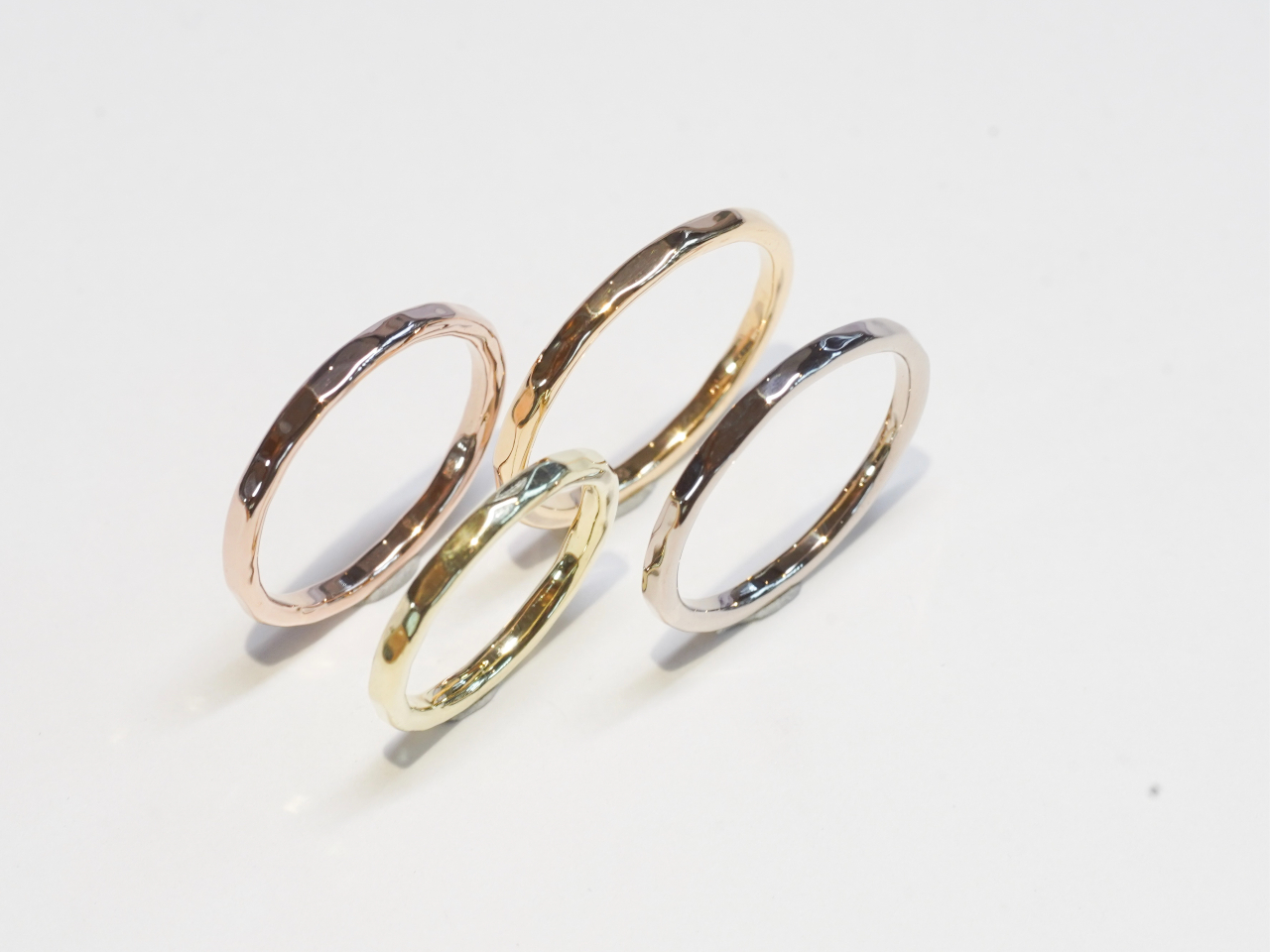 K18ゴールドはイエロー・ピンク・ホワイト・グリーンの4色展開。