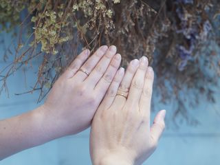 叩いて作る指輪の模様は世界で一つだけの1点もの。