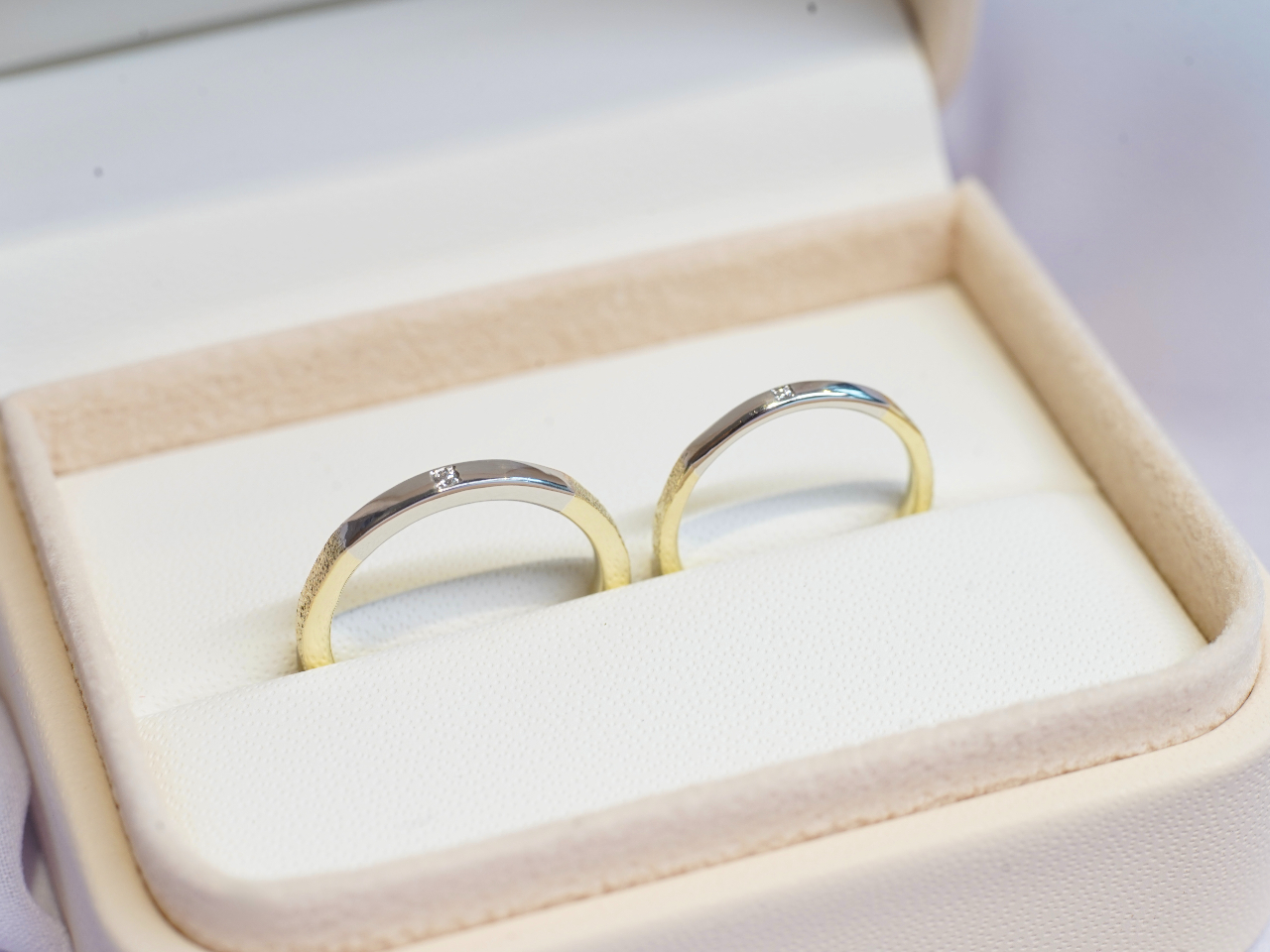 �v���`�i�ƃS�[���h��g�ݍ��킹��"�R���r�l�[�V���������O"�����I�т��������܂��B�F����d�グ�̑g�ݍ��킹�����R�I