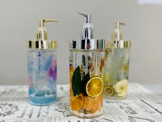 hanasenkaオリジナル講座「お花屋さんのボタニカル・ワークショップ」液体ソープを入れて見た目もキレイで実用的なハーバリウム・ディスペンサーを作ろう!