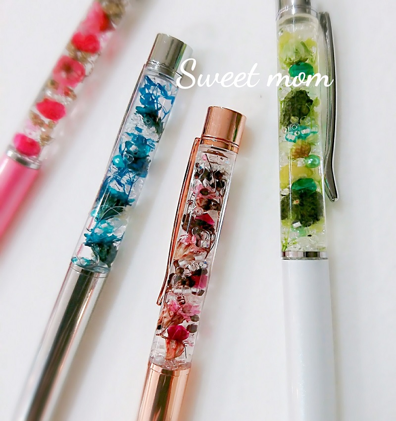 カラフルなハーバリウムボールペン