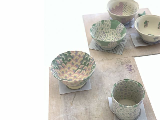 どんな模様も自由に練り上げできます!艸窯の伝統模様もオプションでワンツーマンで教えながら作陶できます!